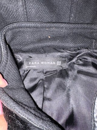 Abrigo Zara Negro con Capucha de Pelo