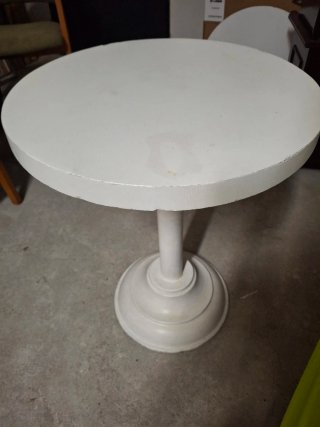 Mesa redonda de metal y madera