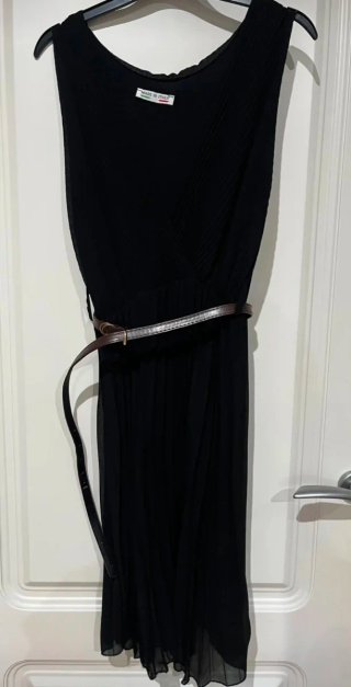 Vestido de fiesta negro con cinturón incluido