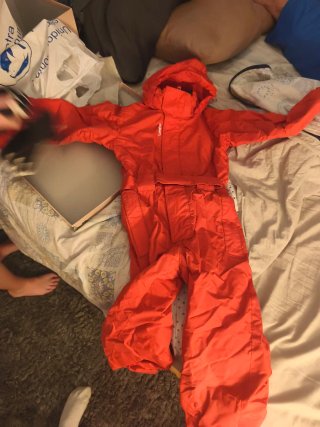 Mono de nieve infantil rojo,  chaqueta,  pantalón.