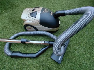 Aspirador Ufesa Mousy Argenta
