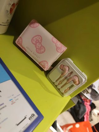 Cartera y cascos Hello Kitty rosa