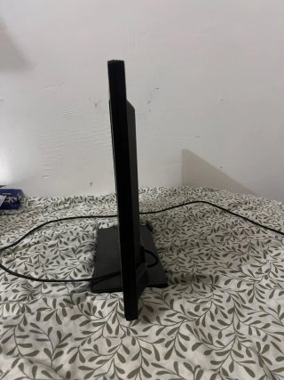 Televisor pequeño negro