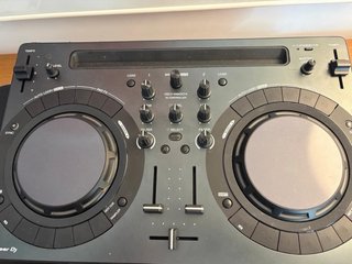Mesa de mezclas Pioneer DJ Negra