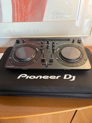 Mesa de mezclas Pioneer DJ Negra