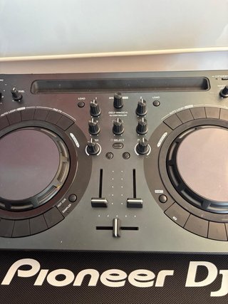 Mesa de mezclas Pioneer DJ Negra