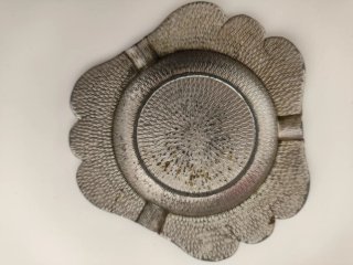 Cenicero Antiguo de Metal Vitoria