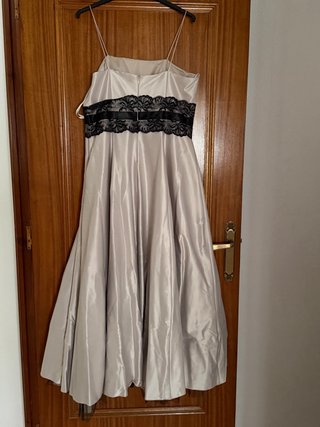 Vestido de fiesta plata con encaje negro