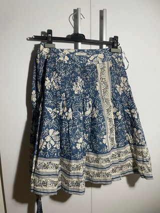 Falda Massimo Dutti floral azul y beige