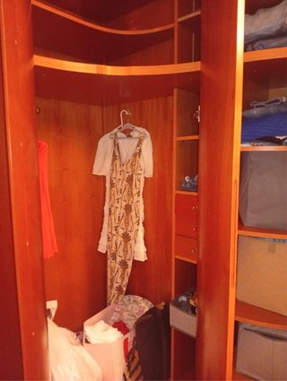 Armario de Madera con Diseño Curvo