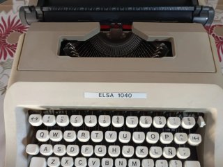 Máquina de escribir Olivetti Elsa 1040