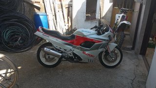 Suzuki GSX 750 F