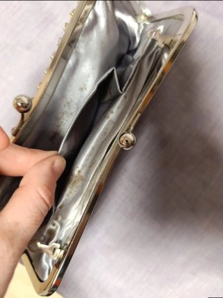 Bolso de fiesta plateado con pedrería