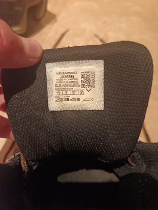 Botas de montaña Merrell senderismo.