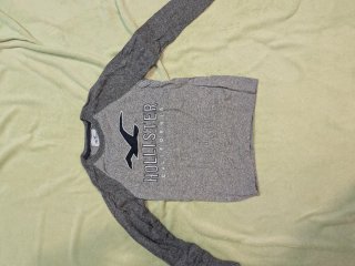 Jersey Hollister Gris Talla S