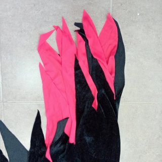 Falda negra y rosa con rotos