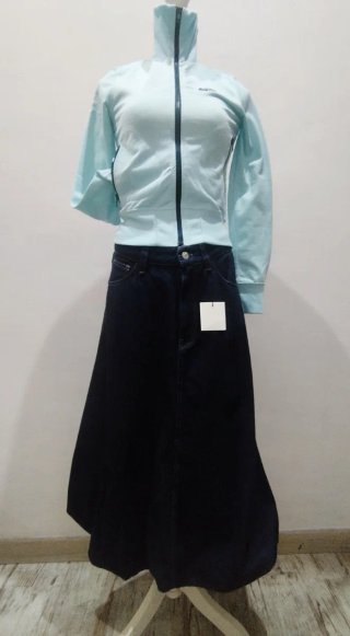 Falda globo denim Zara.