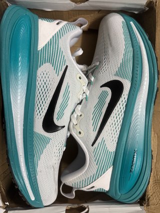 Zapatillas deportivas ZoomX a estrenar
