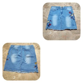 Falda vaquera bordada Talla 44