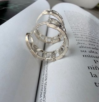Pendientes de plata con detalles negros