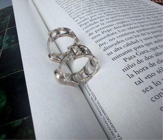Pendientes de plata con detalles negros