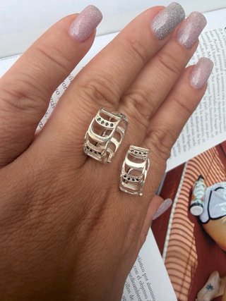Pendientes de plata con detalles negros