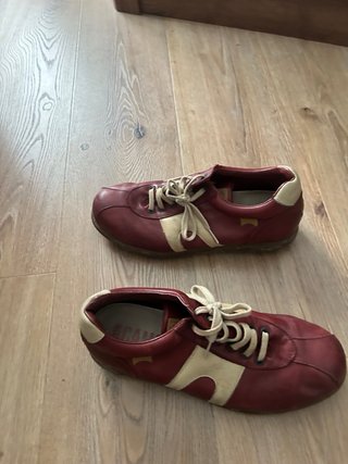 Zapatos Camper Rojo y Beige