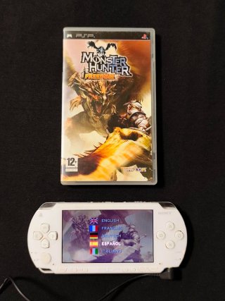 Monster Hunter Freedom. PSP.