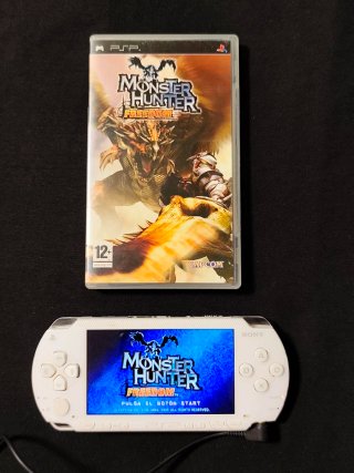 Monster Hunter Freedom. PSP.