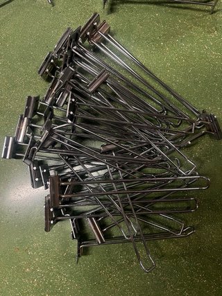 Gancio a doppia asta per pannello scanalato