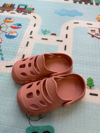 Sandalias tipo Crocs Chicco