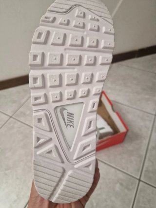 Nike Air Max Command total white  Design iconico