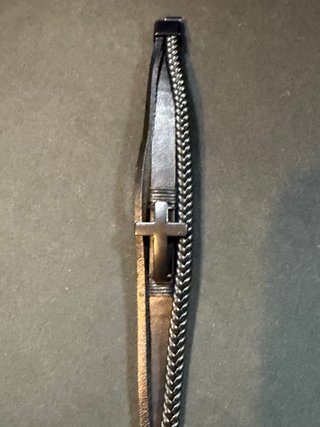 Pulsera de Cuero con Cruz