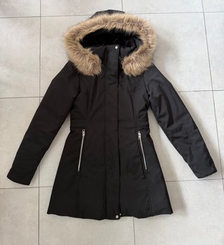 Parka Negra ZARA TRF Outerwear con Capucha