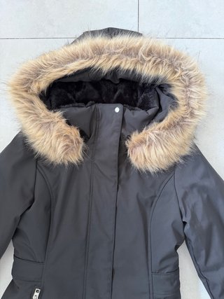 Parka Negra ZARA TRF Outerwear con Capucha