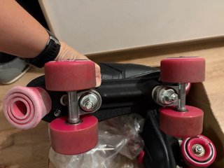Patines 4 Ruedas Negros y Rosas