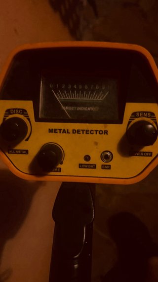 Detector de Metales Amarillo