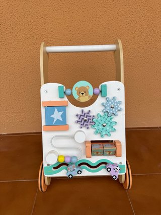 Andador de madera tipo Montessori