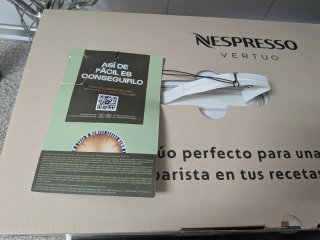 Cafetera Nespresso Vertuo Pop y Aeroccino