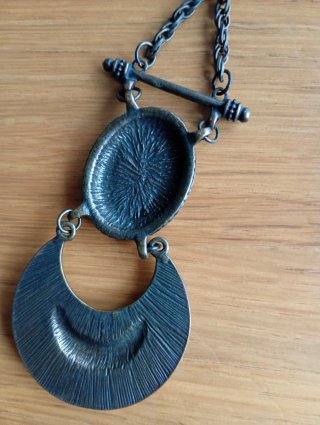 Collar Étnico / Boho con Colgante de Luna