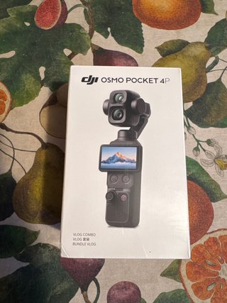 DJI Osmo Pocket 4 Creator Combo