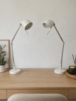 Lámpara de escritorio blanca