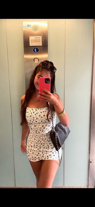 Vestido ajustado blanco con estampado azul