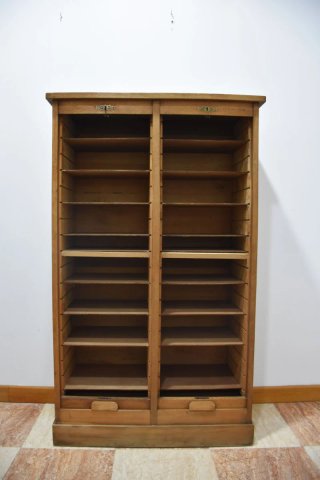 Antiguo archivador doble persiana de roble