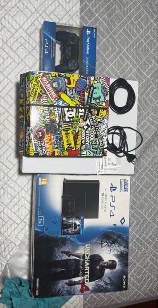 PS4 (PlayStation 4) con Mando y Juego