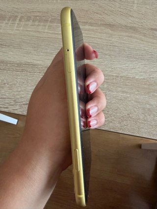 iPhone 11 Amarillo