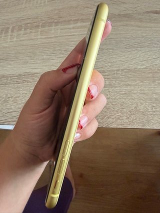 iPhone 11 Amarillo