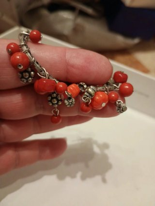 Pendientes de Aros con Abalorios Rojos