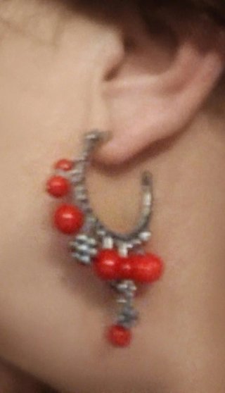 Pendientes de Aros con Abalorios Rojos