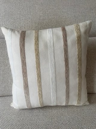 Cojín de Rayas Beige y Blanco